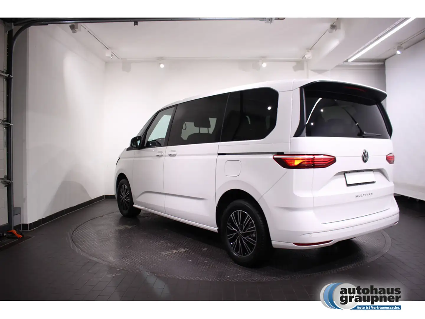 Volkswagen T7 Multivan 1.5 TSI Life DSG PDC SHZ NAVI ACC Alb - 2