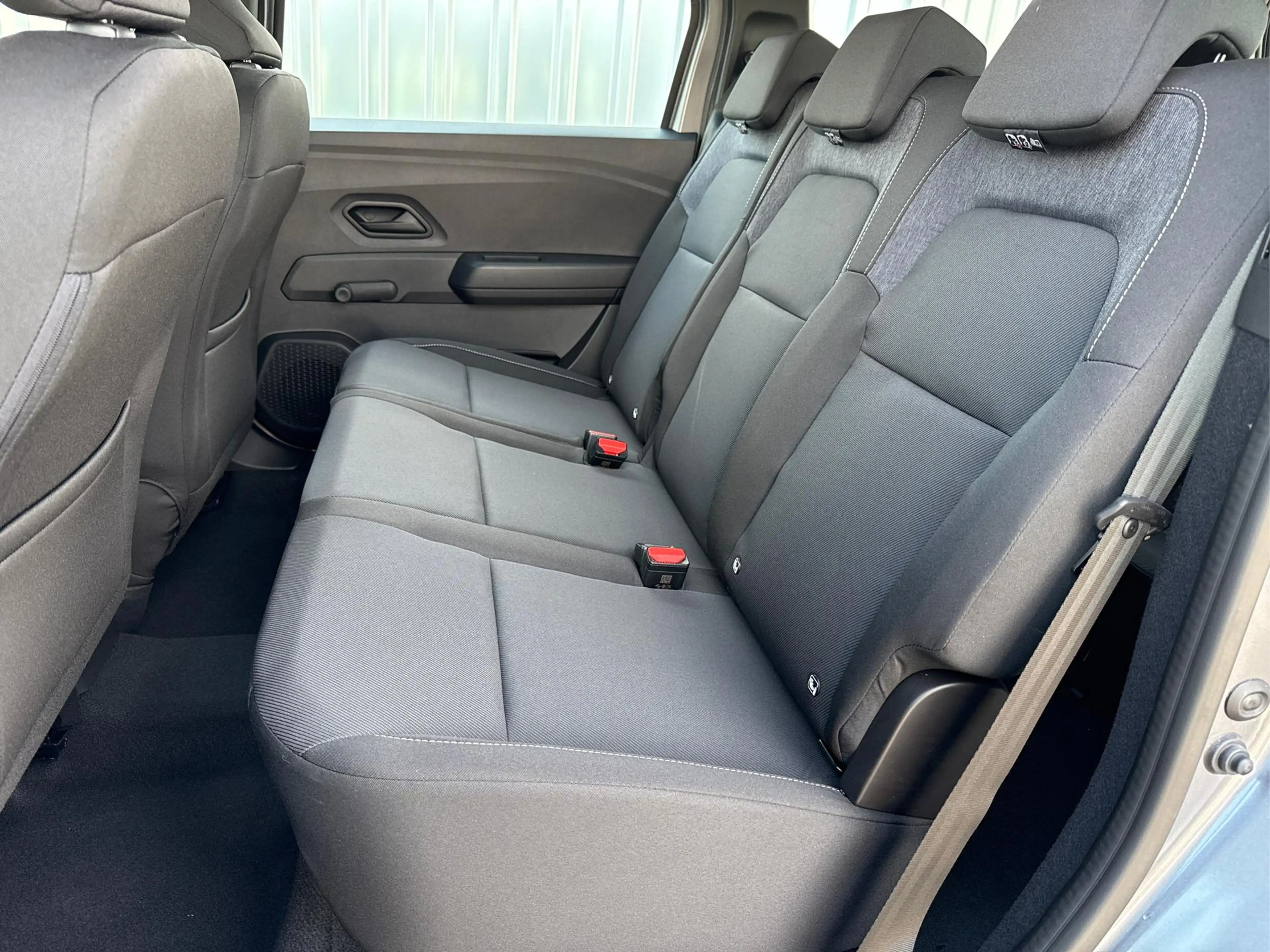 Dacia Jogger Essential 7-Sitzer-Eco G 120-LPG-122 PS-6-Gang-... — photo 9