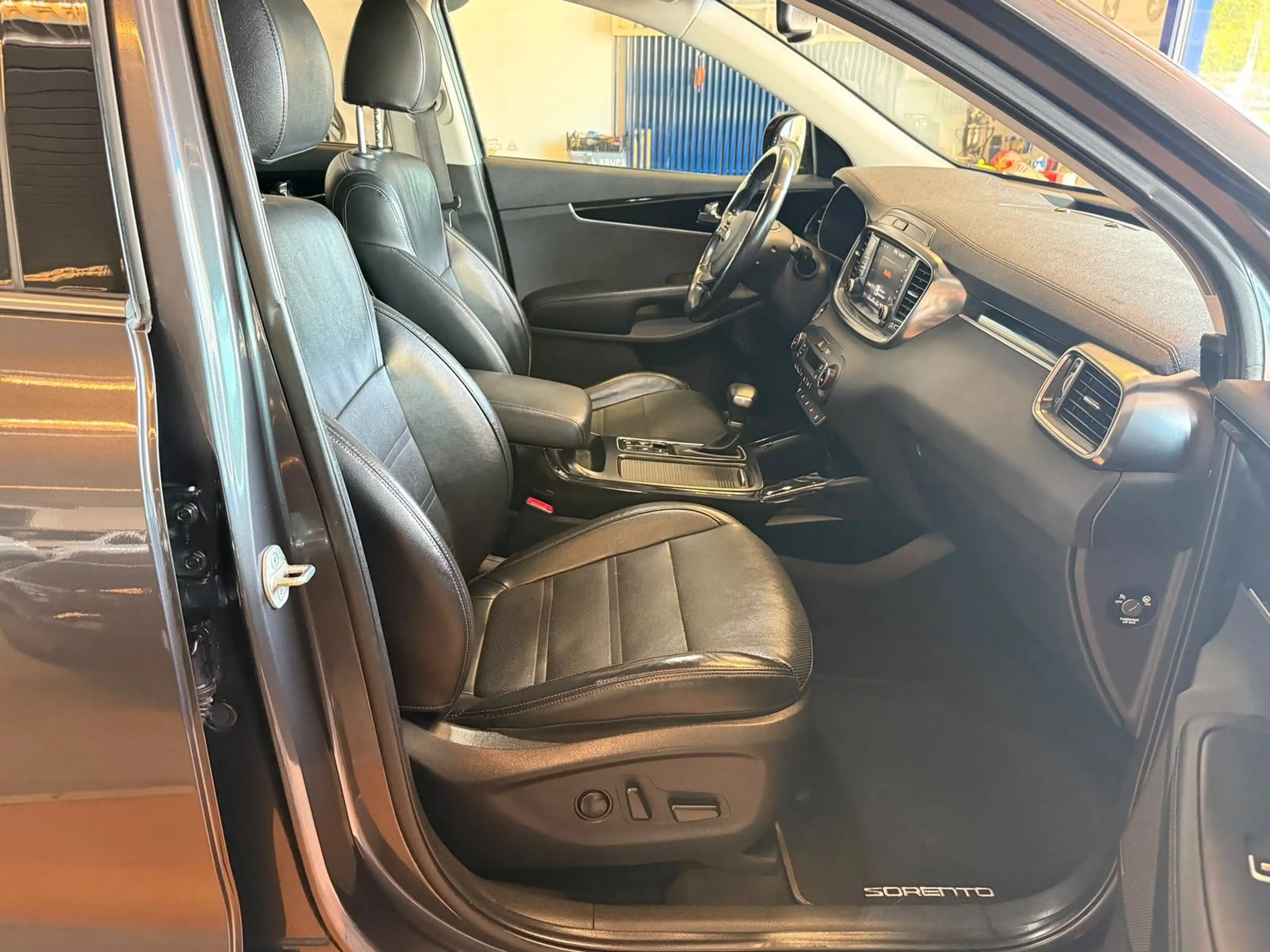 Kia Sorento Platinum Edition 4WD Panorama / 360° Kam — photo 13