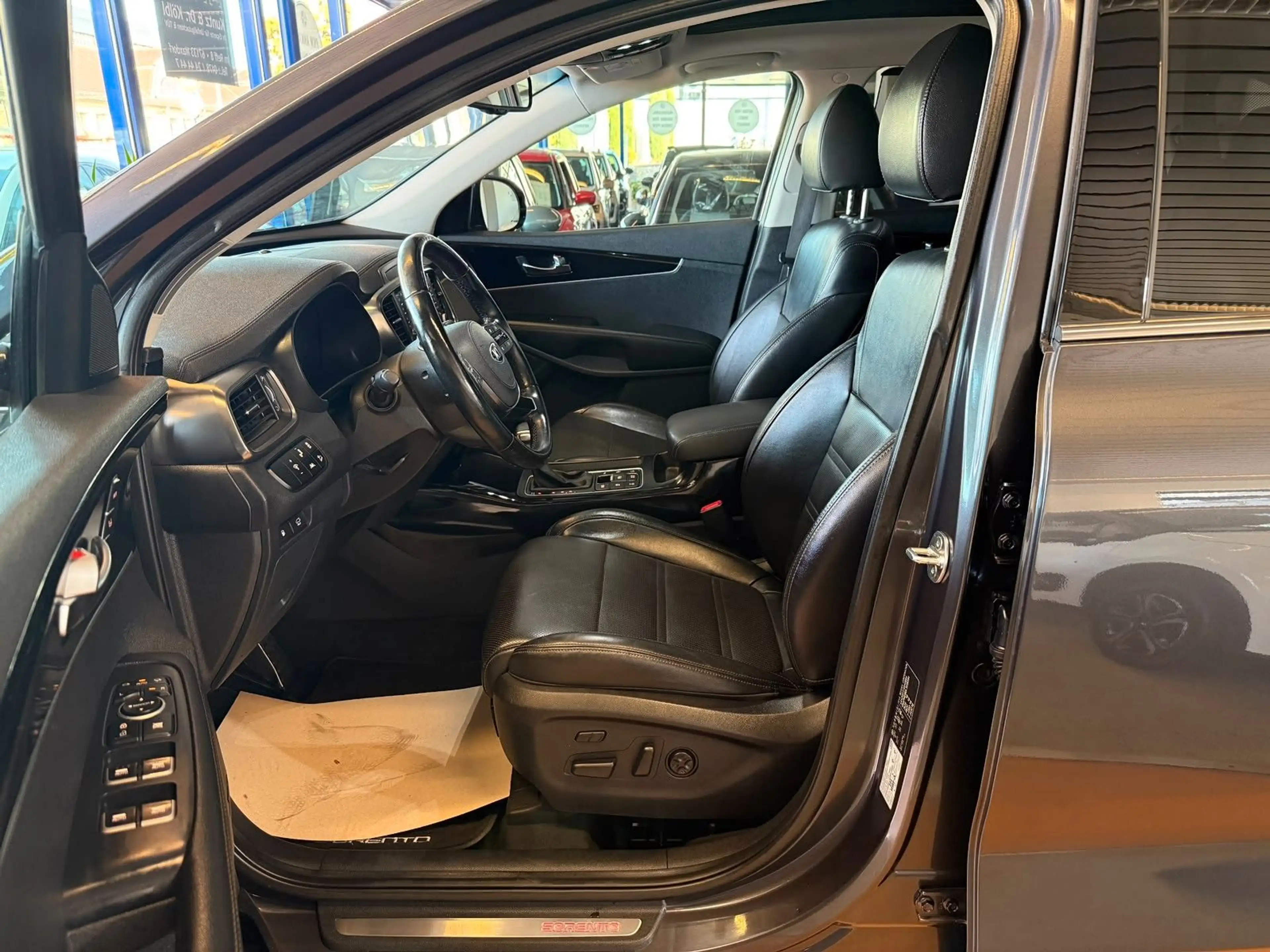 Kia Sorento Platinum Edition 4WD Panorama / 360° Kam — photo 9