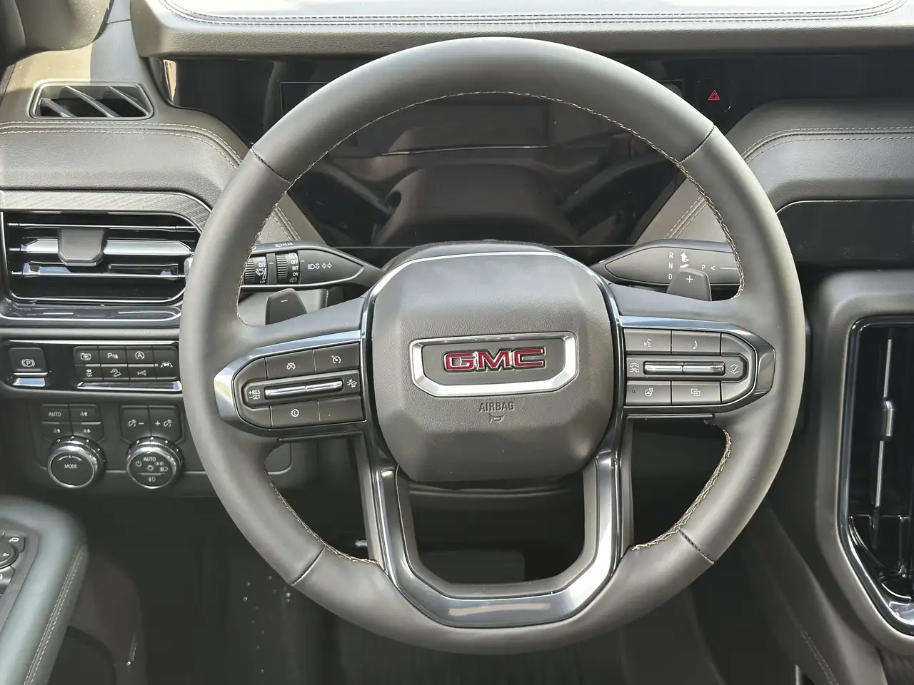 GMC Yukon снимка GMC Yukon