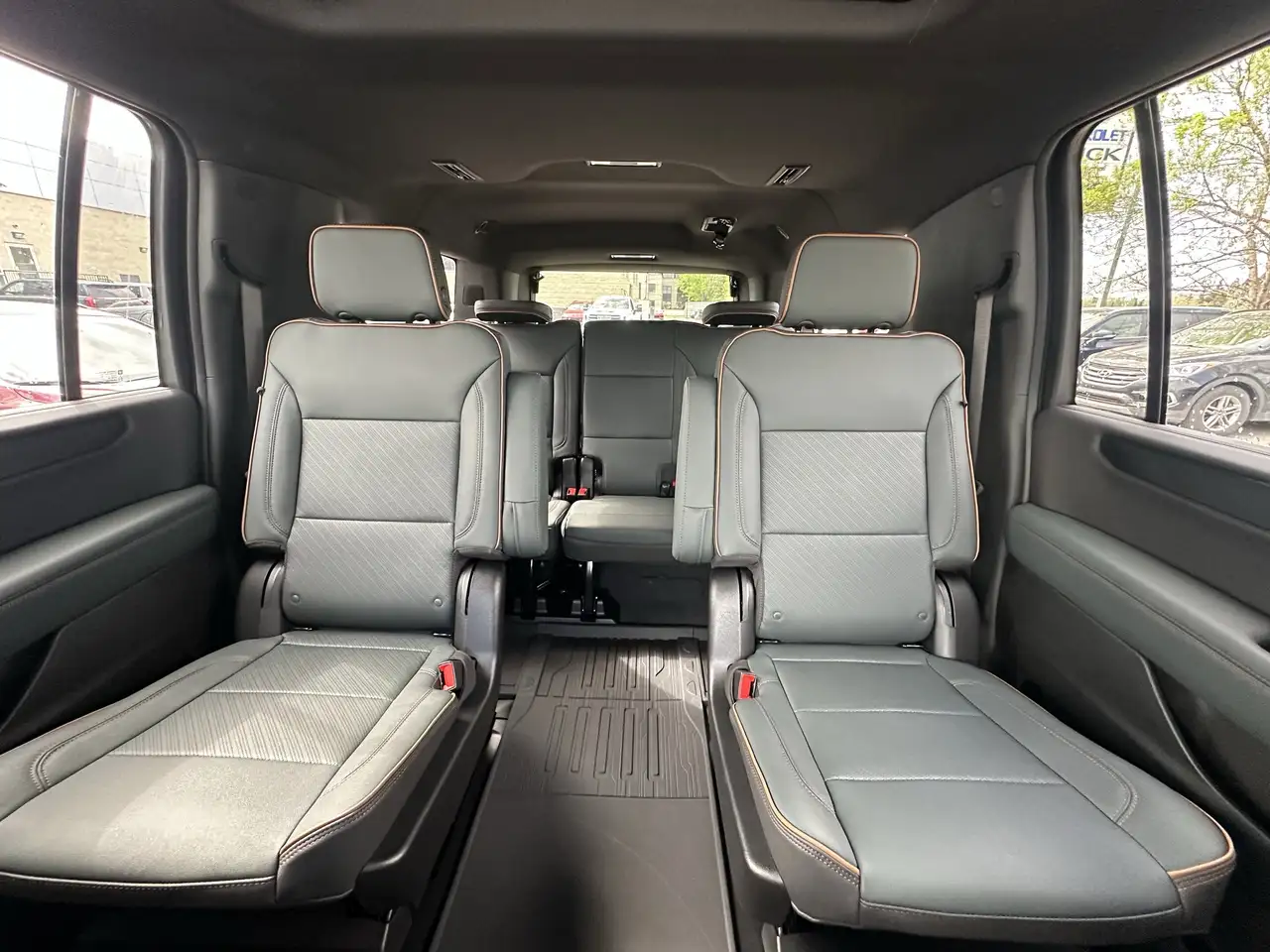 GMC Yukon снимка GMC Yukon