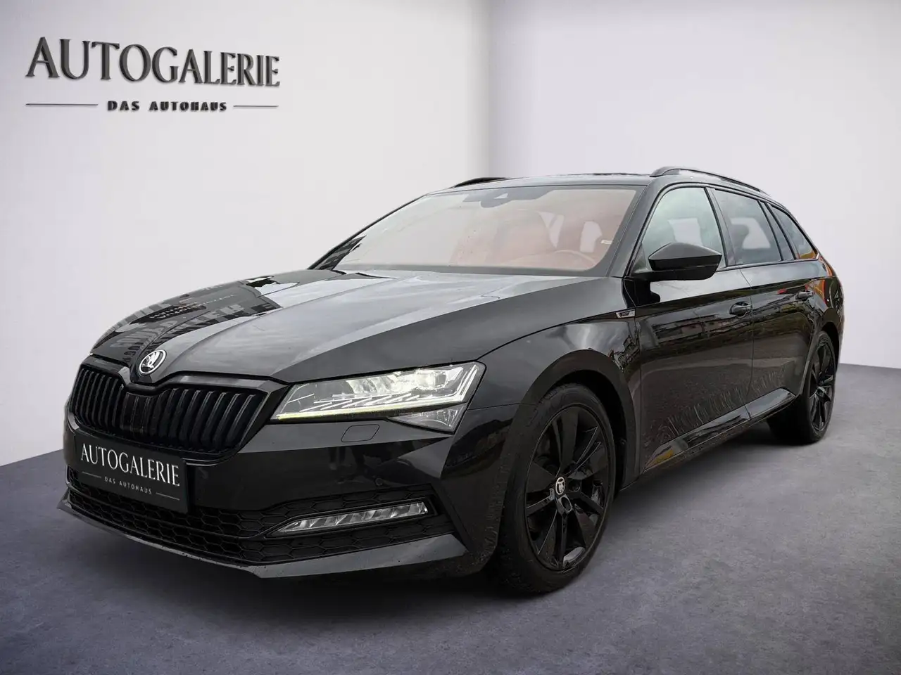 Skoda Superb Sportline — photo 1 of 35