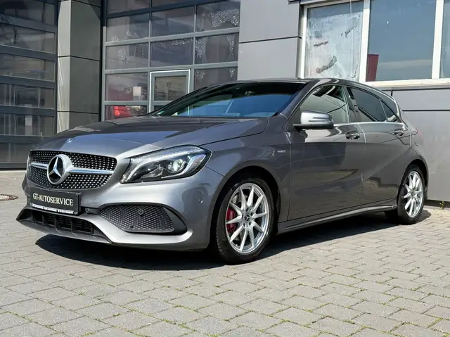 Mercedes-Benz A 220 4Matic AMG Peak LED/Kamera/Navi/Ambiente/Tempomat/8-fach