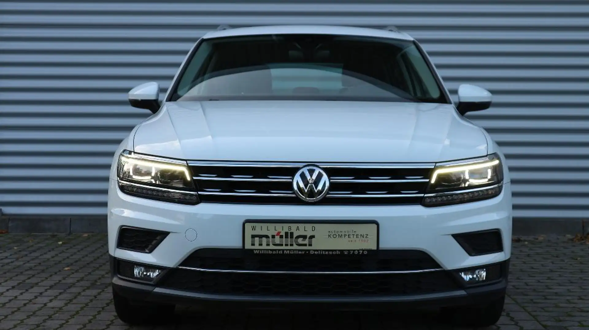 Volkswagen Tiguan Highline Std.-Hzg/AHZV/LED/NAVI . . . Weiß - 2