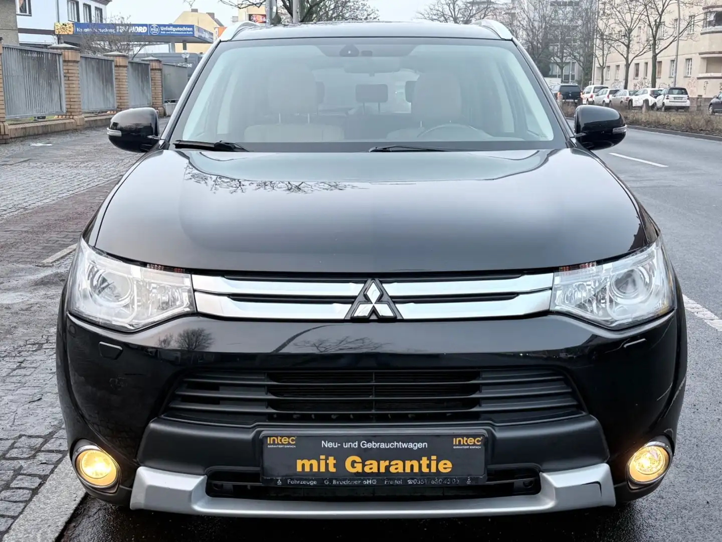 Mitsubishi Outlander OUTLANDER 2.2 STYLE+ 4WD *LEDER*7-SITZER*NAVI* Schwarz - 2