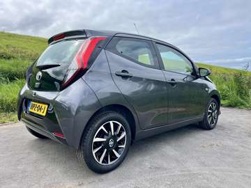 1.0 VVT-i x-play apple carplay