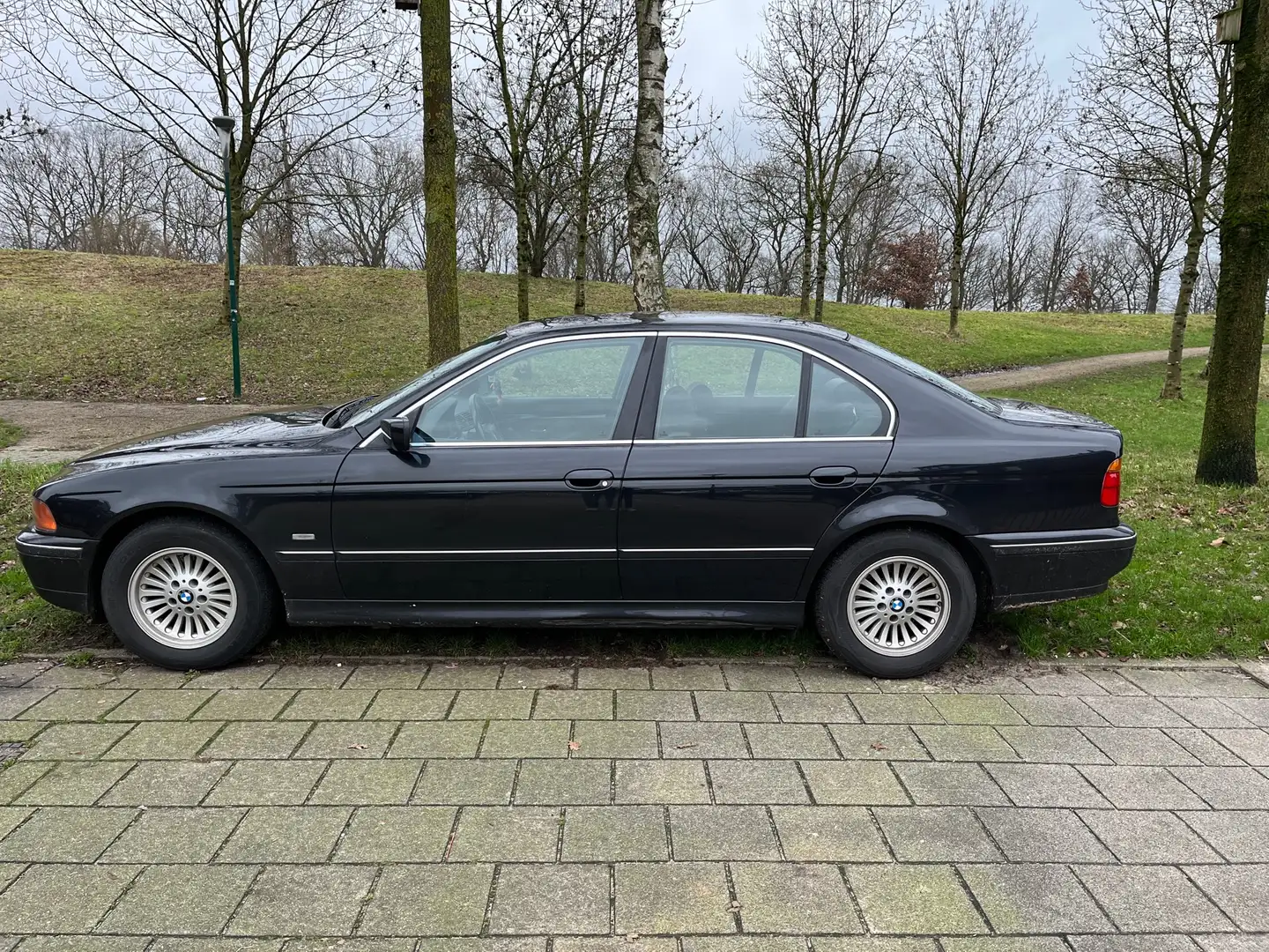 BMW 520 520i 1998 235000 km  automaat Fekete - 1