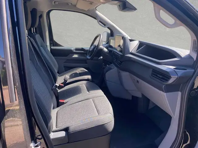 Ford Transit Custom view 3