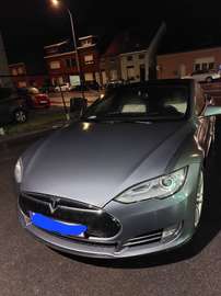 Model S P85 Free Superscharge & Internet