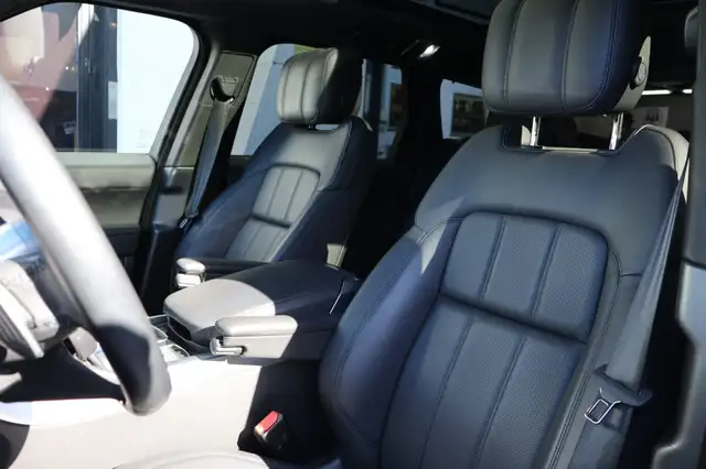 Land Rover Range Rover view 14