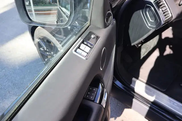 Land Rover Range Rover view 12
