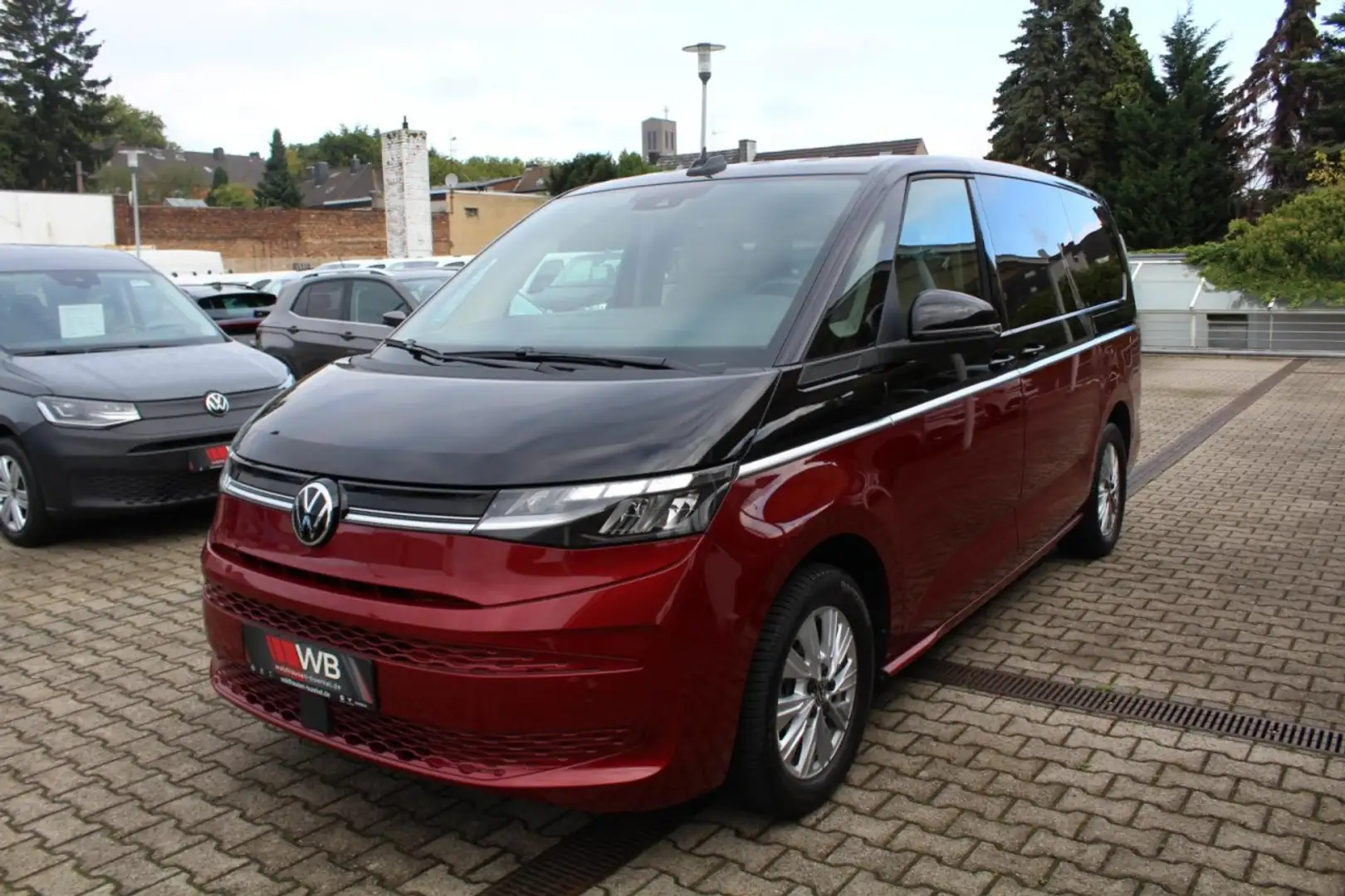 Volkswagen MULTIVAN LANG 2.0 TDI / DSG / AHK / LEDER / NAVI / Schwarz - 2