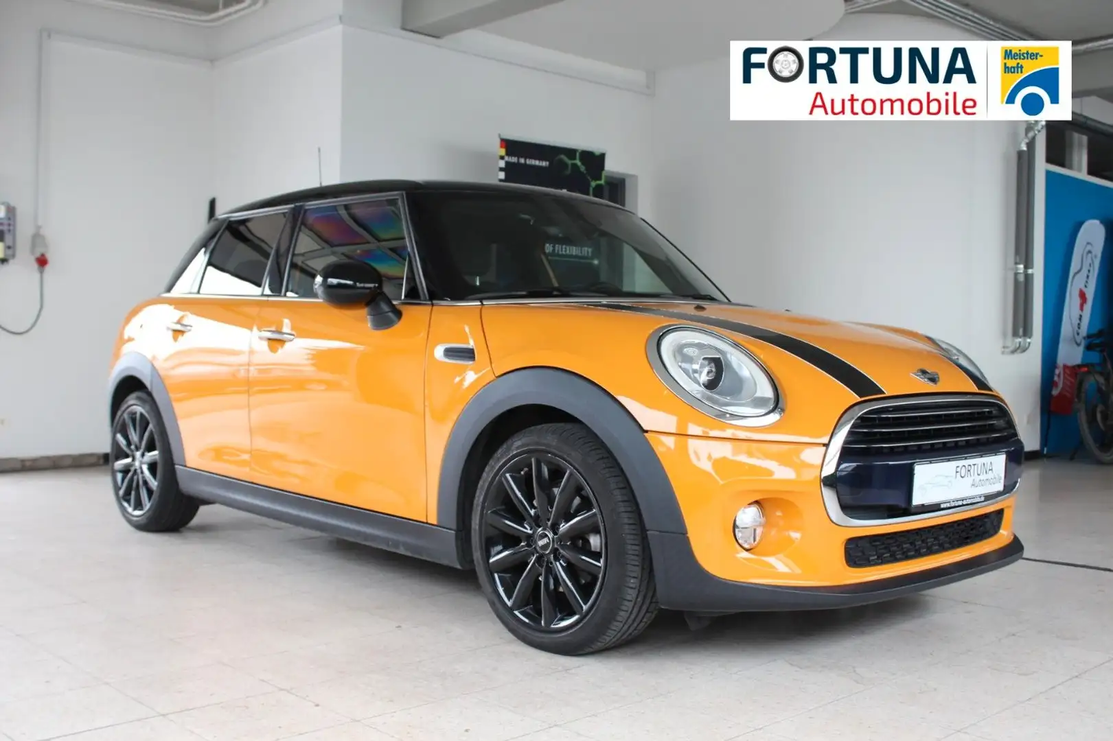 MINI Cooper Navi LED Panoramadach Sportsitze Oranžová - 1