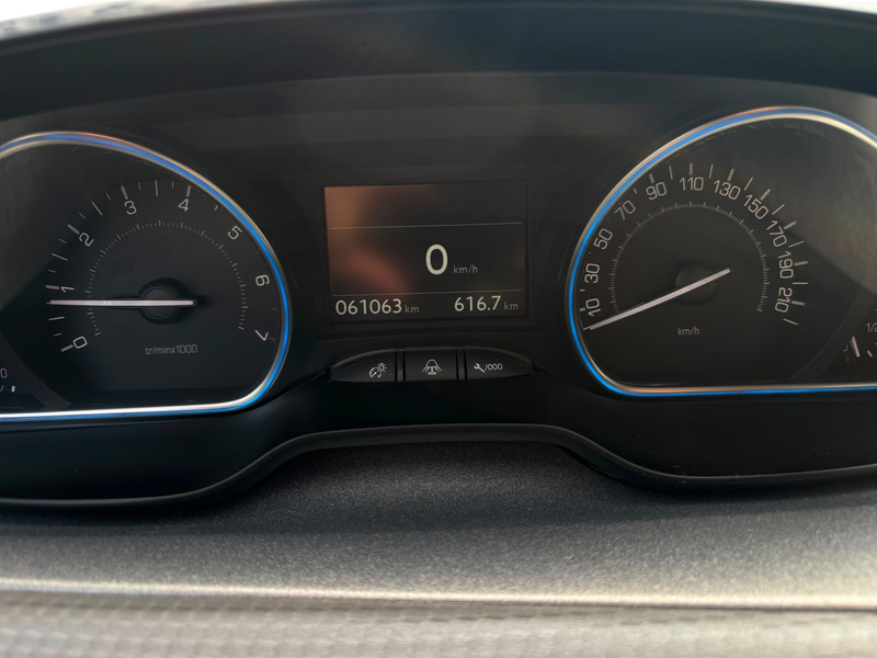 Peugeot 2008 2008 1.2i PureTech Allure S — photo 10
