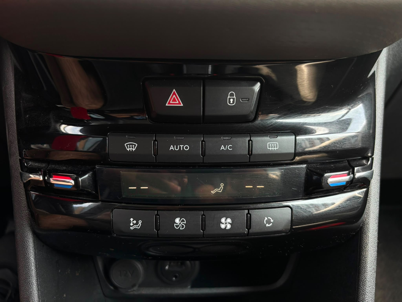 Peugeot 2008 2008 1.2i PureTech Allure S — photo 15