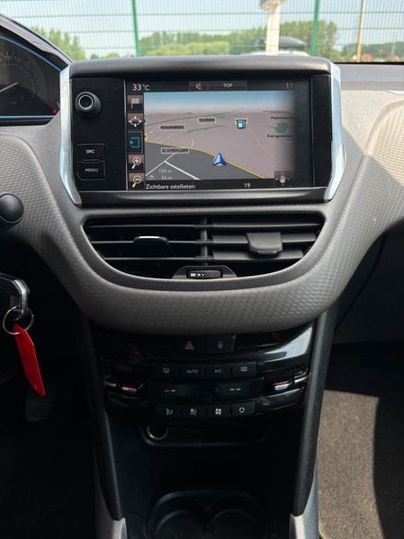 Peugeot 2008 2008 1.2i PureTech Allure S — photo 9