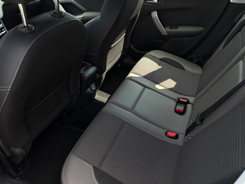Peugeot 2008 2008 1.2i PureTech Allure S — photo 6