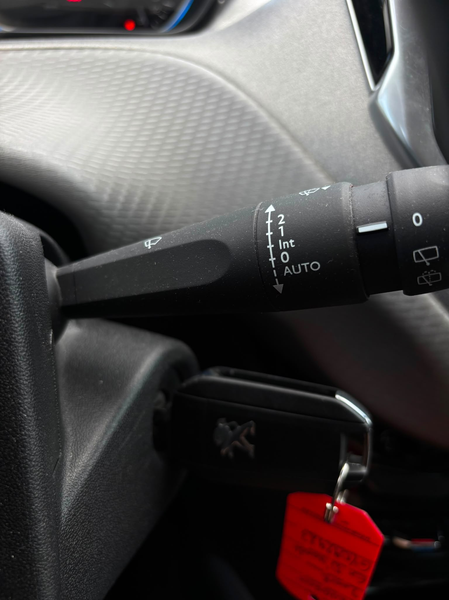 Peugeot 2008 2008 1.2i PureTech Allure S — photo 7