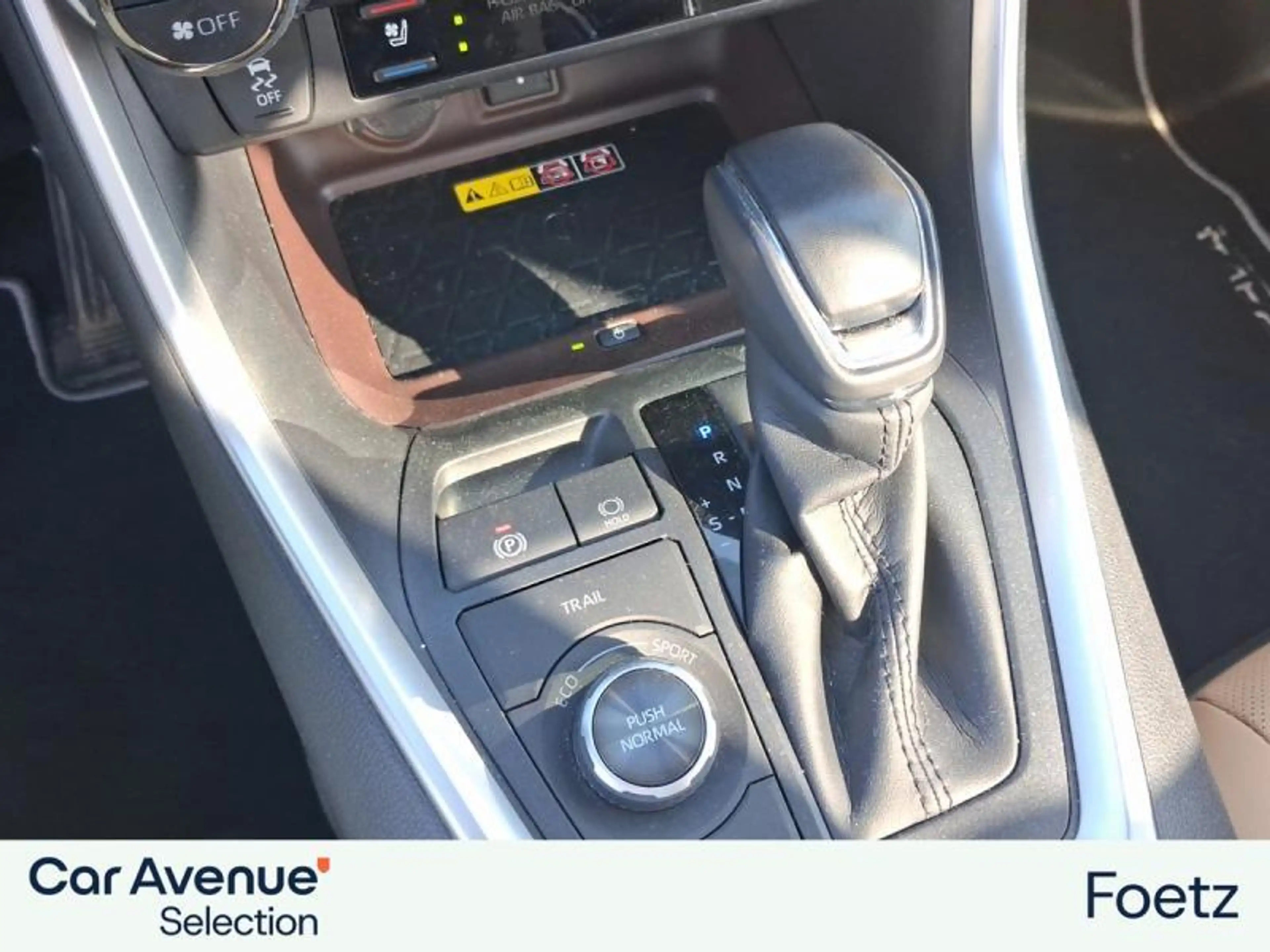 Toyota RAV 4 PREMIUM — photo 10