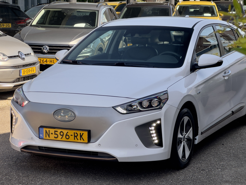 Hyundai IONIQ Premium EV Aut SOH 82.3% LEDER NAVI CAMERA APPLE-C — photo 10