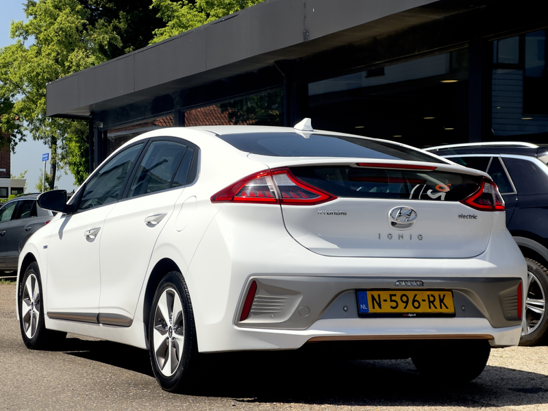 Hyundai IONIQ Premium EV Aut SOH 82.3% LEDER NAVI CAMERA APPLE-C — photo 4