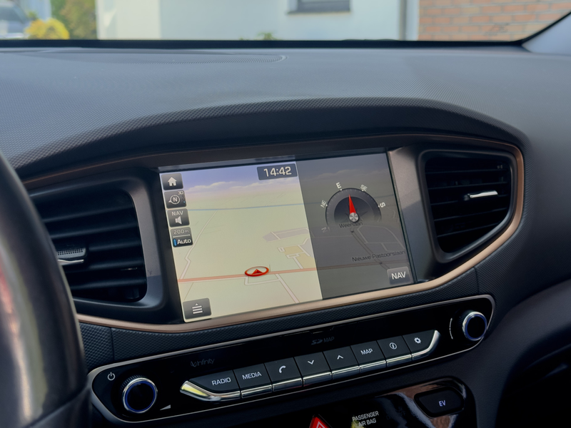 Hyundai IONIQ Premium EV Aut SOH 82.3% LEDER NAVI CAMERA APPLE-C — photo 7