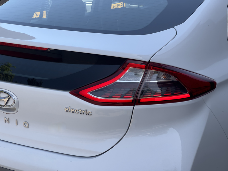 Hyundai IONIQ Premium EV Aut SOH 82.3% LEDER NAVI CAMERA APPLE-C — photo 14