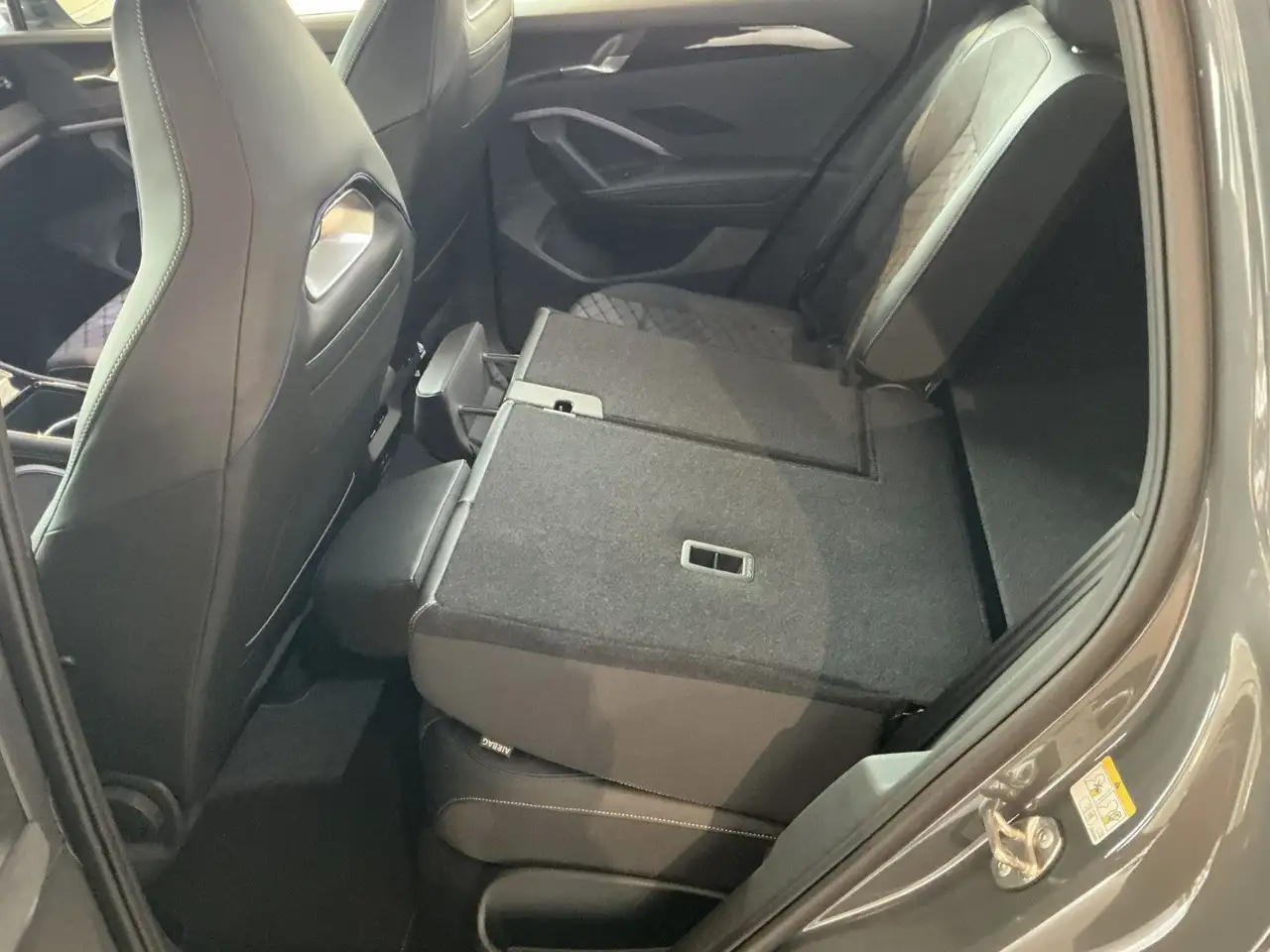 Volkswagen Tiguan 1.5 eTSI R-Line | AHK | IQ.LIGHT | HUD | 14