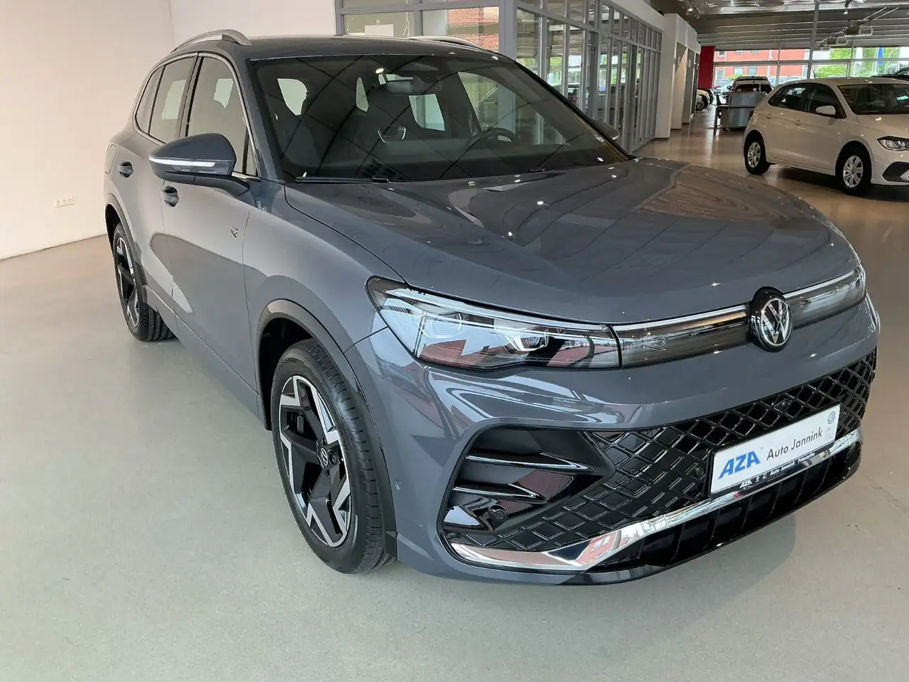 Volkswagen Tiguan 1.5 eTSI R-Line | AHK | IQ.LIGHT | HUD | 5
