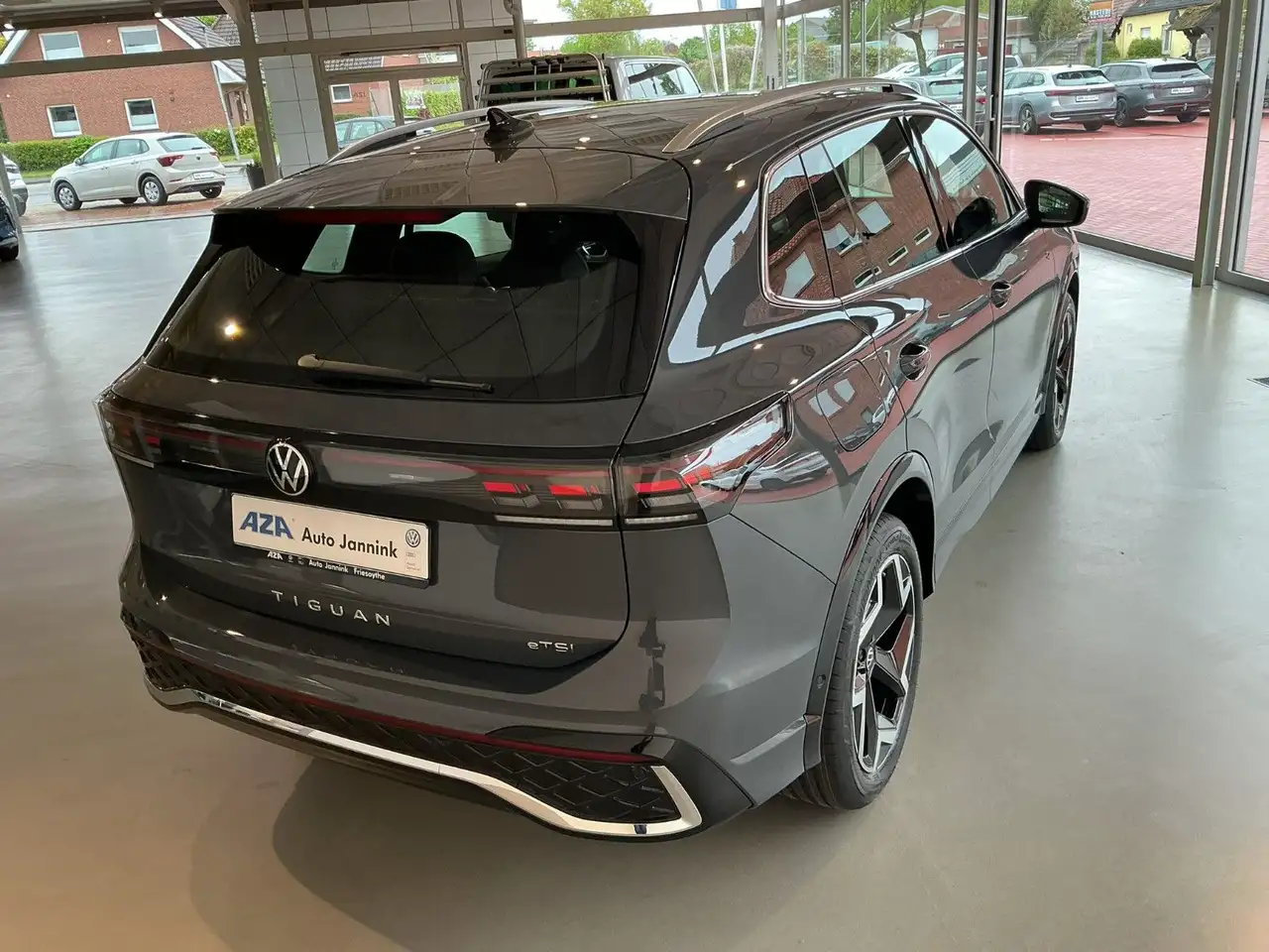 Volkswagen Tiguan 1.5 eTSI R-Line | AHK | IQ.LIGHT | HUD | 7