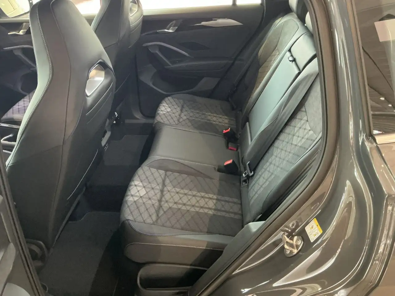 Volkswagen Tiguan 1.5 eTSI R-Line | AHK | IQ.LIGHT | HUD | 13