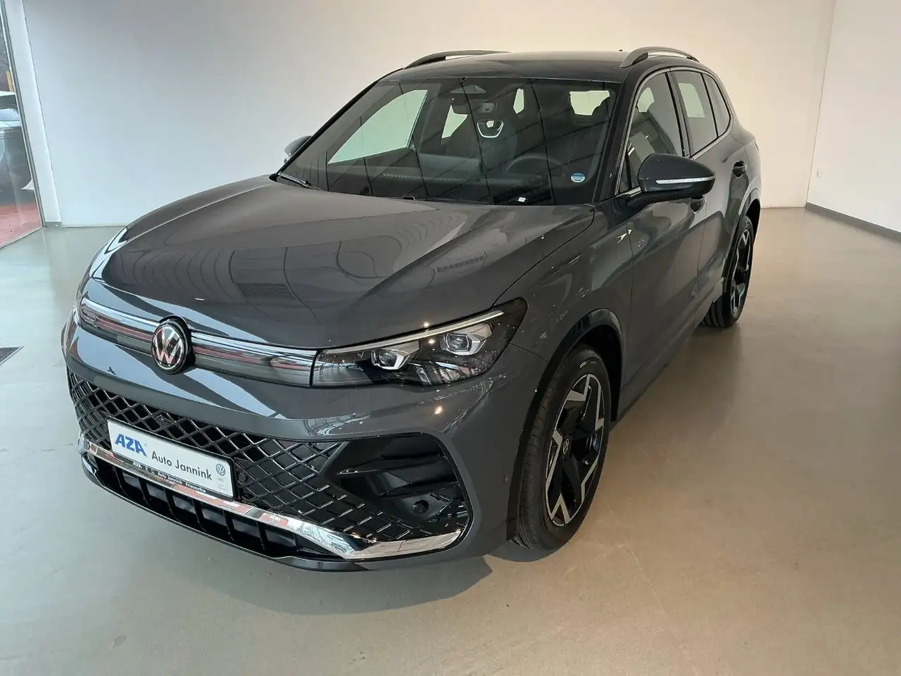 Volkswagen Tiguan 1.5 eTSI R-Line | AHK | IQ.LIGHT | HUD | 2