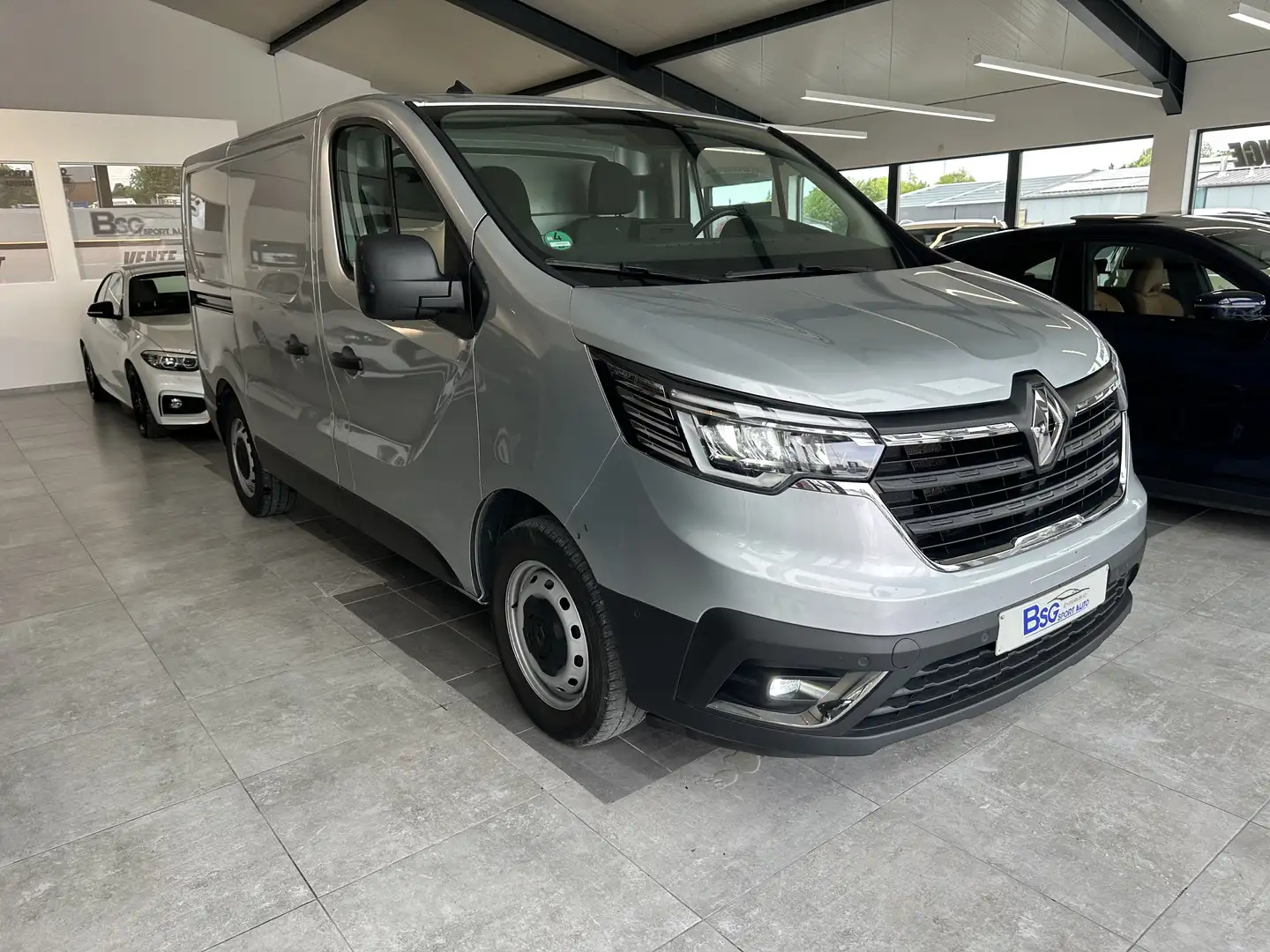 Renault Trafic renault trafic 3 places airco ////20990€ tvac // Grijs - 2