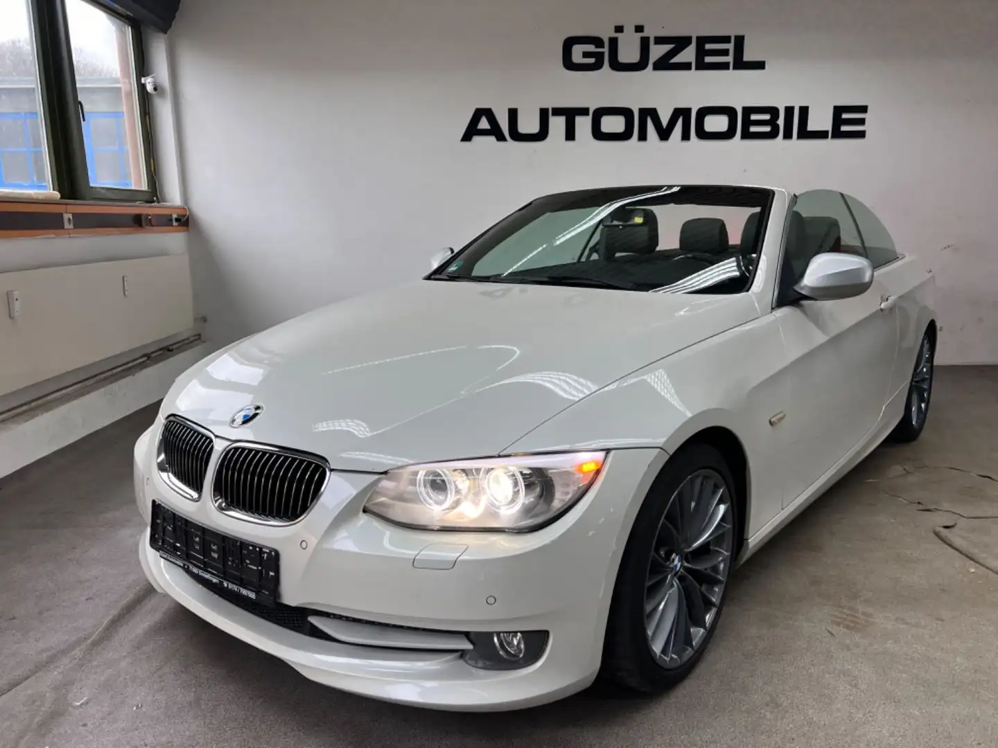 BMW 320 d Cabrio SPORTPAKET/NAVI/PDC/LEDER/SHZ/XENON/ Weiß - 1