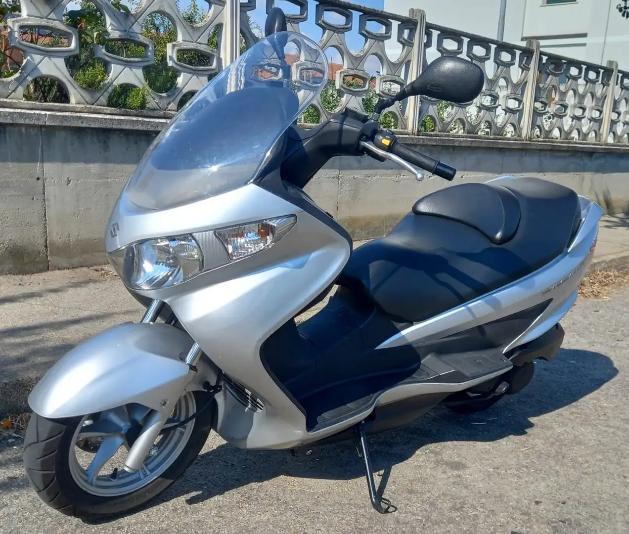 Suzuki Burgman 200 Szary - 1