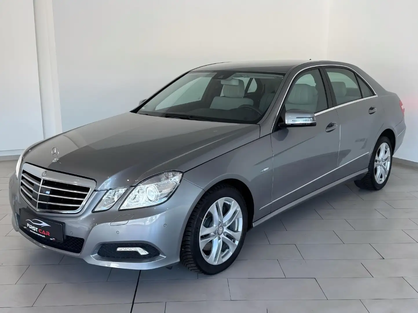 Mercedes-Benz E 250 CDI BlueEfficiency Avantgarde|AHK|DTR+|XEN Grau - 1