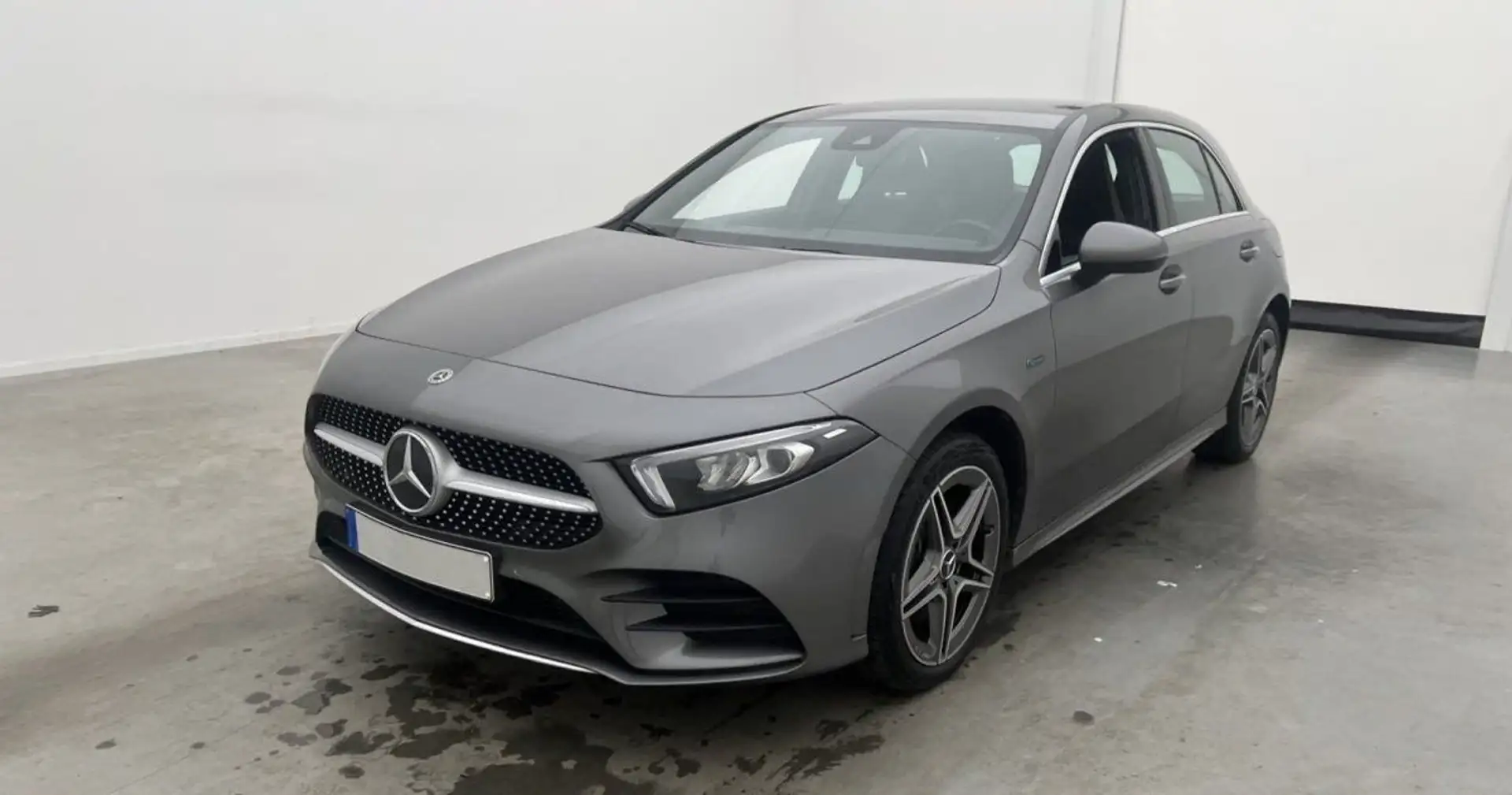 Mercedes-Benz A 250 250e AMG Sport Line - 1