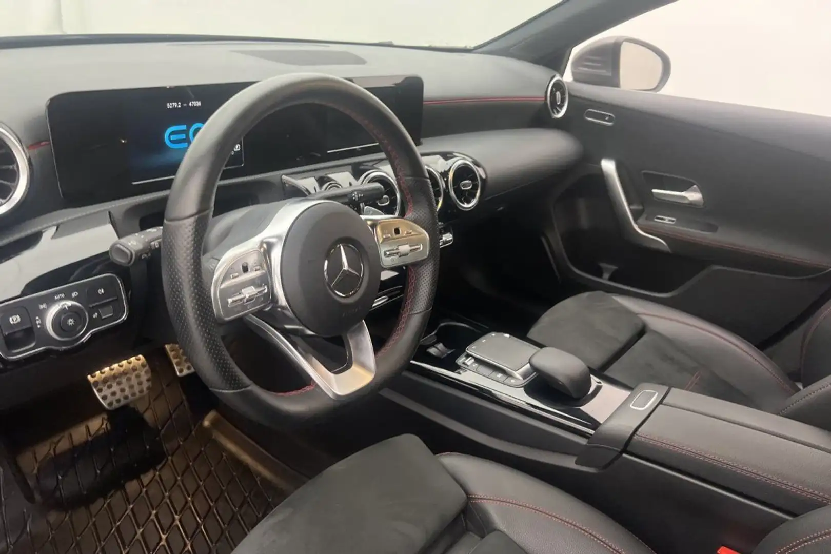 Mercedes-Benz A 250 250e AMG Sport Line - 2