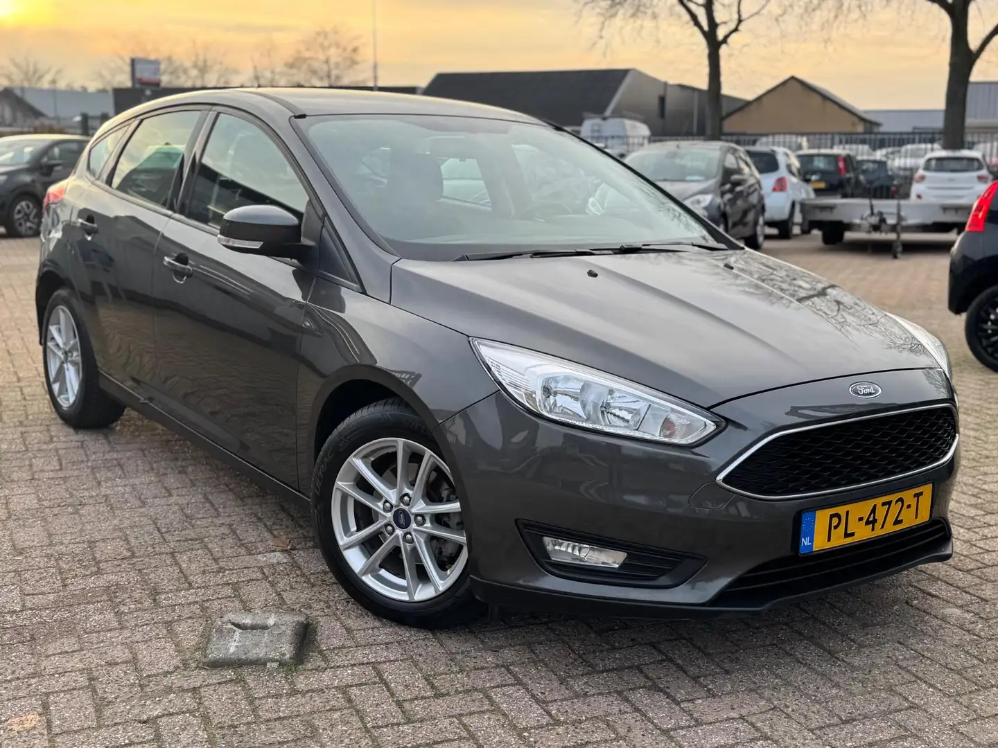Ford Focus 1.0 Lease Edition AIRCO NAVIGATIE CRUISE NAP124DKM Grau - 2