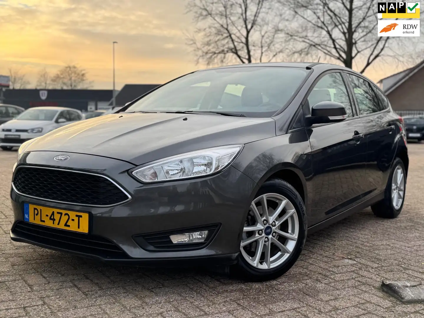 Ford Focus 1.0 Lease Edition AIRCO NAVIGATIE CRUISE NAP124DKM Grau - 1