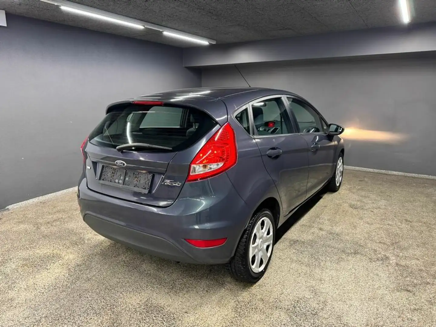 Ford Fiesta Trend Grau - 2