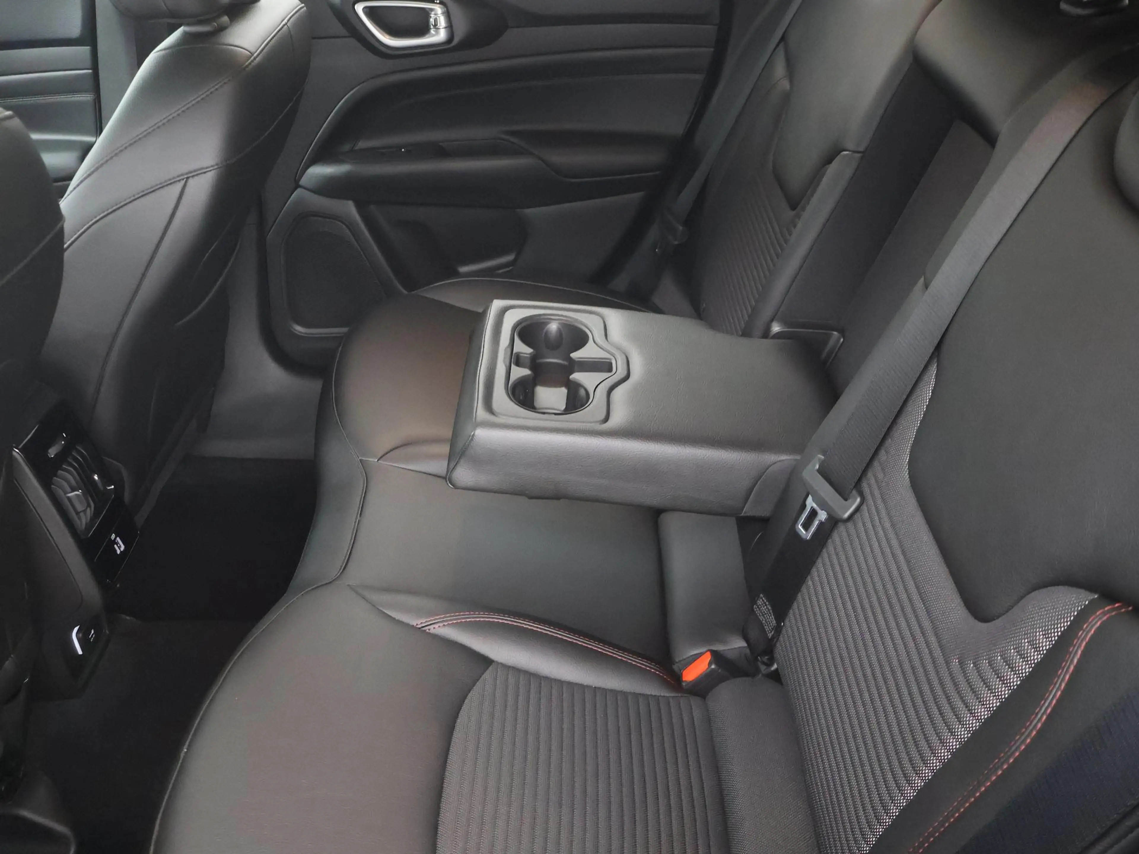 Jeep Compass 1.5T e-Hybrid High Altitude WINTERPACK|CAMERA|CARP — photo 44
