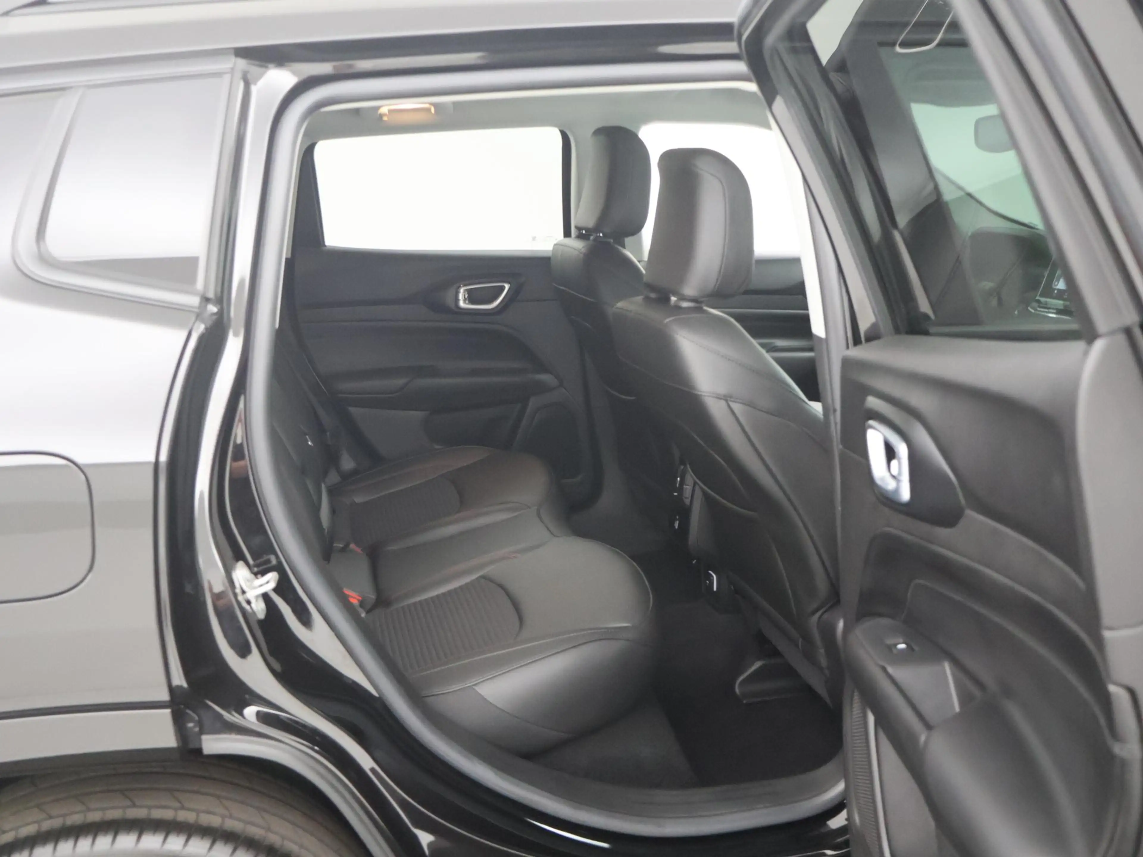 Jeep Compass 1.5T e-Hybrid High Altitude WINTERPACK|CAMERA|CARP — photo 31