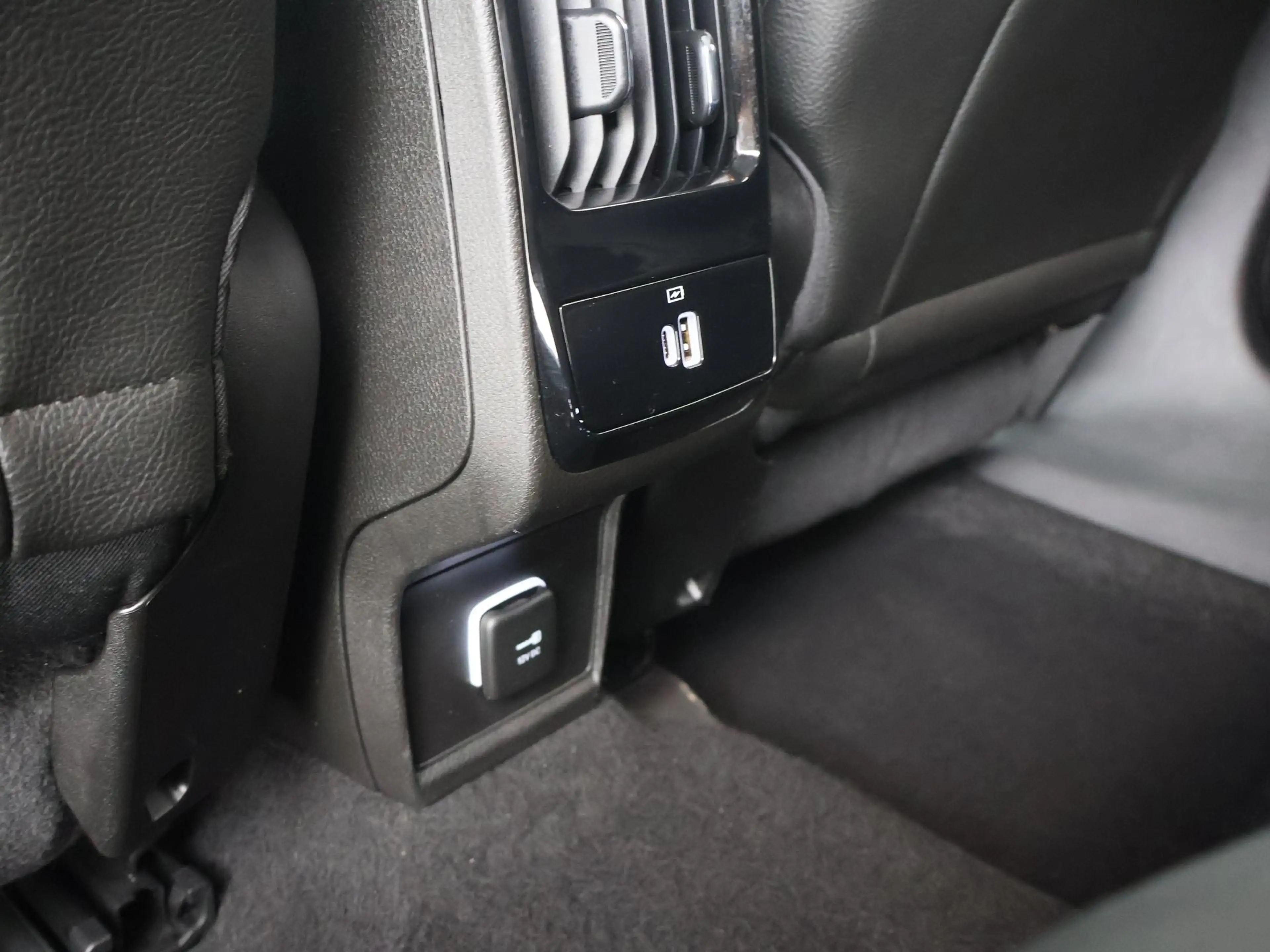 Jeep Compass 1.5T e-Hybrid High Altitude WINTERPACK|CAMERA|CARP — photo 40