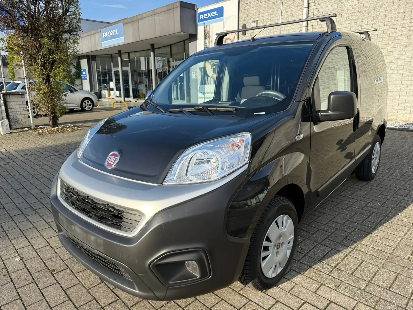 Fiat Fiorino 1.3 Multijet Base GARANTIE 1 AN/JAAR Zwart - 1