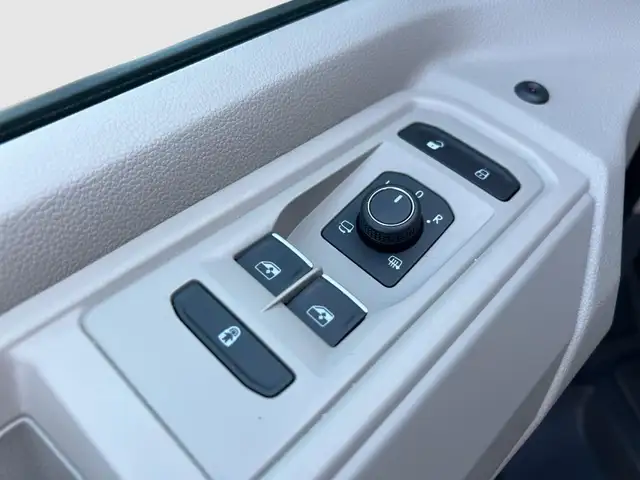 Volkswagen Multivan view 17