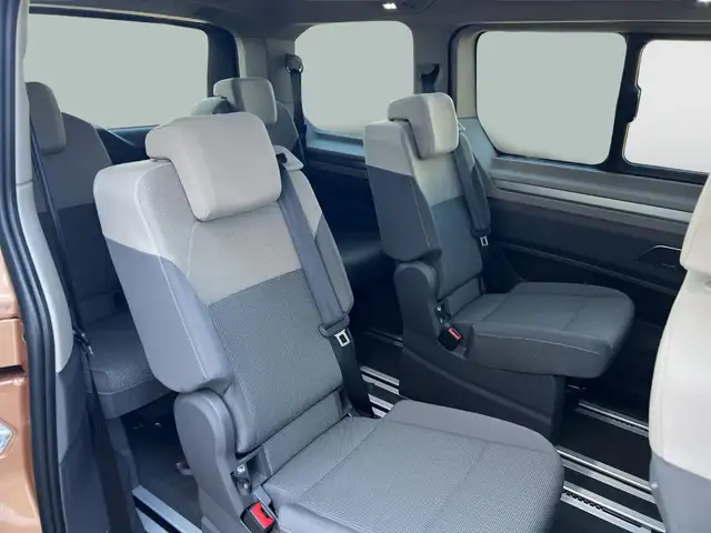 Volkswagen Multivan view 13