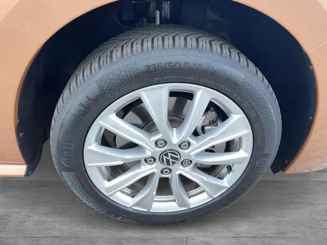 Volkswagen Multivan view 7