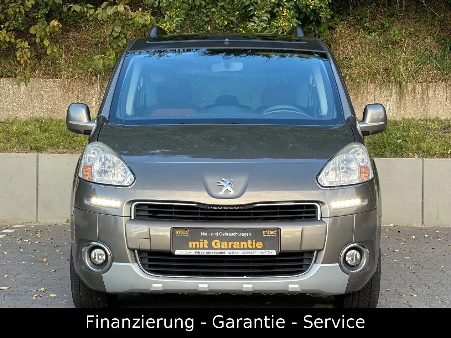 Peugeot Partner 1.6 Tepee Style/PANO/AHK/TÜV NEU/WENIGKM Or - 2